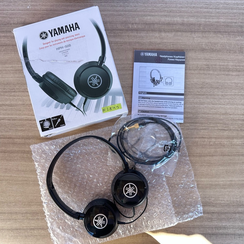 #2849 Yamaha HPH-50 headphones deep bass on-ear 3.5mm wired musicians black